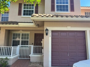 Building Photo - 3318 Lakeside Dr