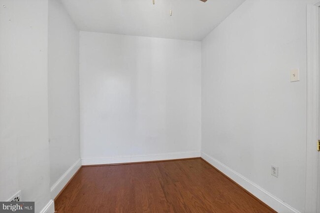 Building Photo - 1910 N Howard St