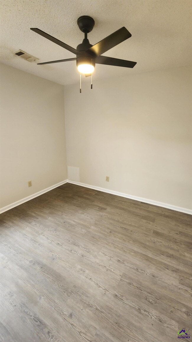 Building Photo - 101 Country Cove