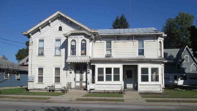 Primary Photo - 24 River St