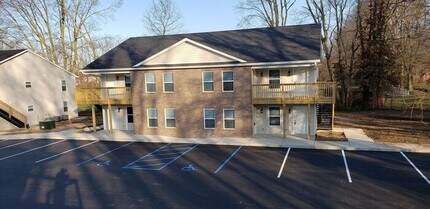 Building Photo - 2 Bedroom Upper Unit Pets Welcome!!