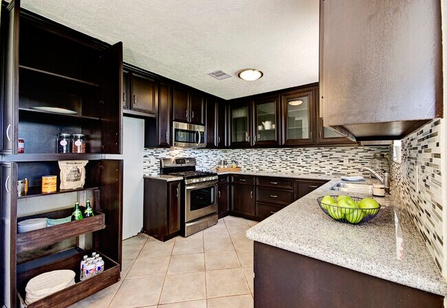 Building Photo - 609 Mary Ann Dr