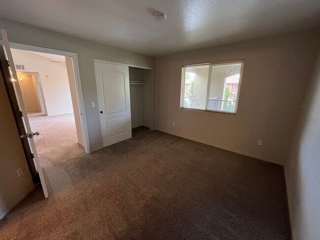 Building Photo - Large, Downstairs 2x2 Condo at Silver Cree...