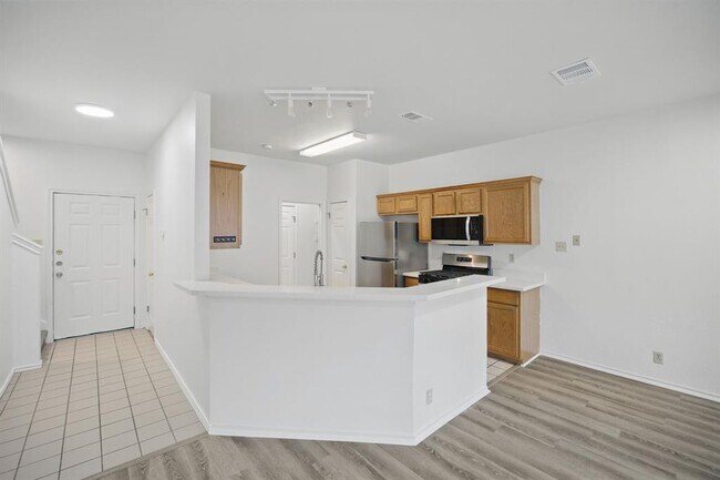 Building Photo - 2808 Kestrel Dr