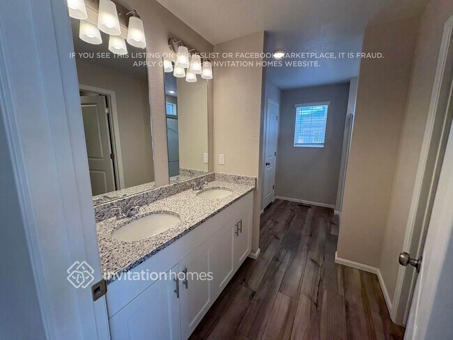 Building Photo - 3377 Streamwood Dr