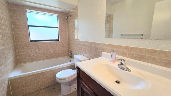 Building Photo - 1530 NW 93rd Terrace