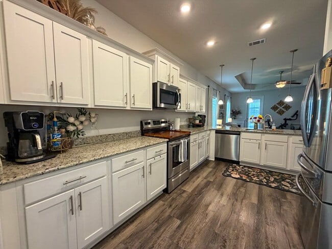 Building Photo - 593 Riverwalk Cir