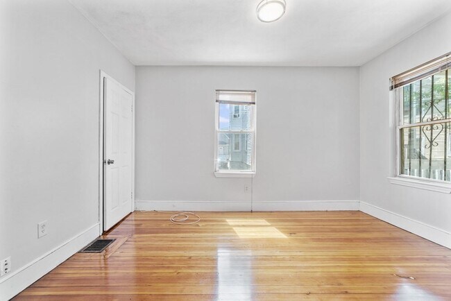 Building Photo - 6 Ridgewood St