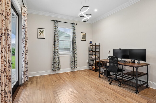 Building Photo - 5280 Warrington Dr