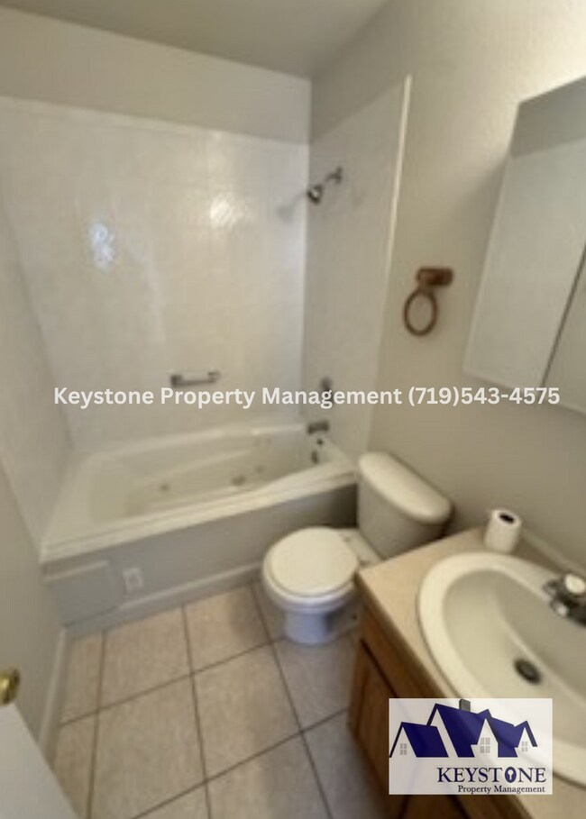 Building Photo - Located On A Quiet Cul-de-sac -  3 Plus Bedrooms/3 Bathroom/2 Car Garage $1800/$1800