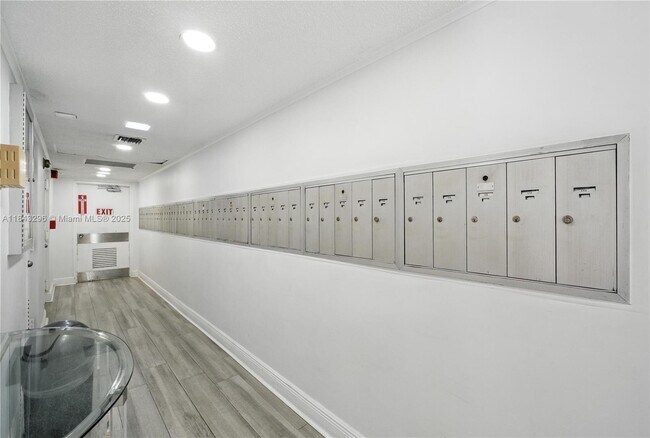 Building Photo - 3850 Oaks Clubhouse Dr