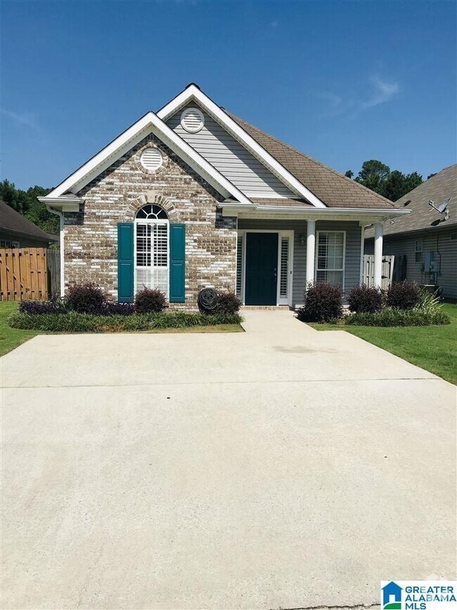 Building Photo - 218 Hidden Creek Dr