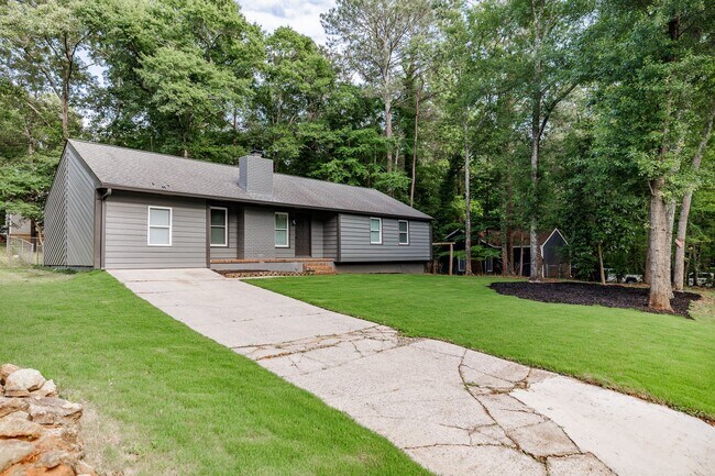 Building Photo - Newly Renovated East Side Home!