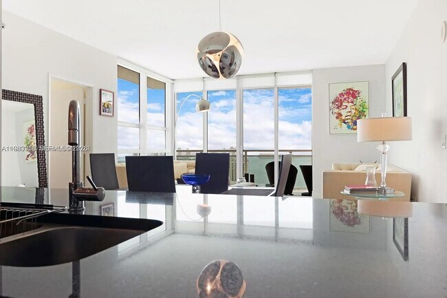 Building Photo - 950 Brickell Bay Dr