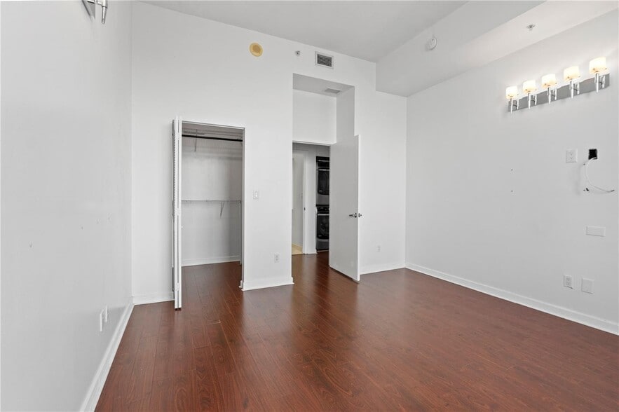 Building Photo - 335 S Biscayne Blvd