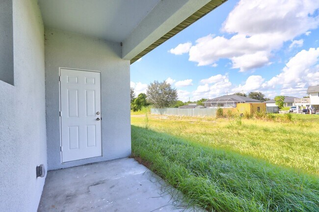 Building Photo - BRAND NEW 3/2/1-SAVANNAH MODEL-GREAT SW LEHIGH LOCATION