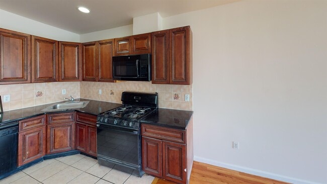 Building Photo - 57 Washburn St