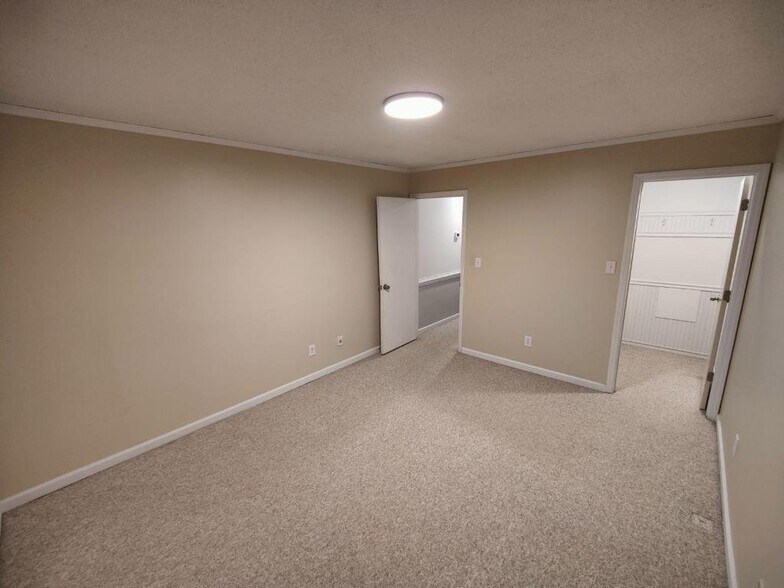 Building Photo - 804 Pine Forest Trail