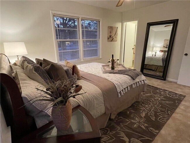 Building Photo - 4457 Frontier Way NE