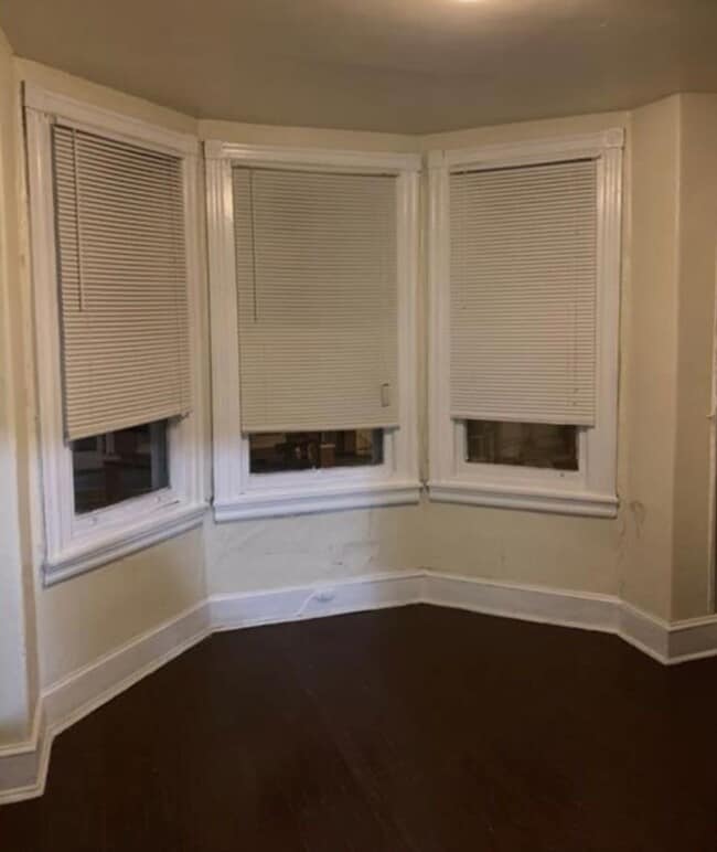 Building Photo - 2 Bedroom 1 Bathroom House for Rent