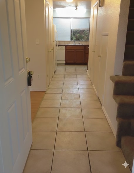 Building Photo - 2423 Poplar St SE