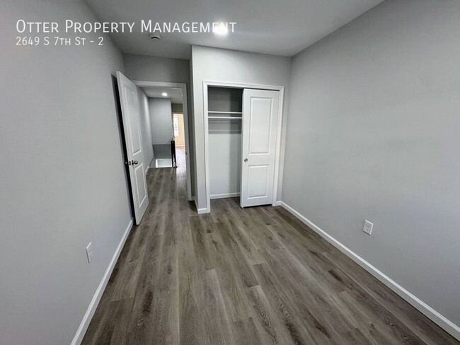 Building Photo - Charming 2BR/1BA Apartment with Hardwood F...