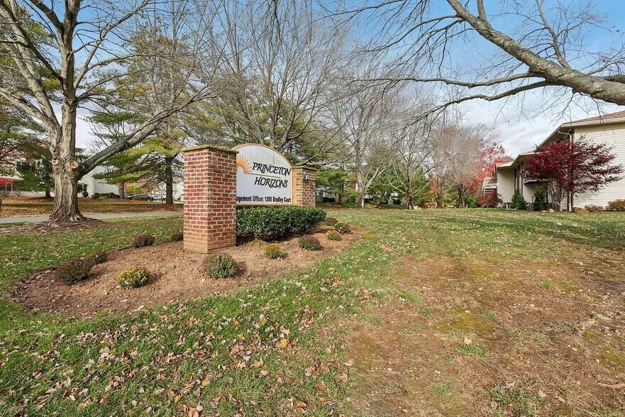 Building Photo - 1200 Bradley Ct