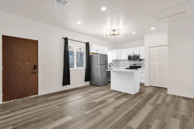 Building Photo - Brand NEW house built this year in Uptown Phx