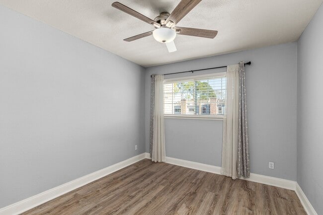 Building Photo - 10788 Briar Forest Dr