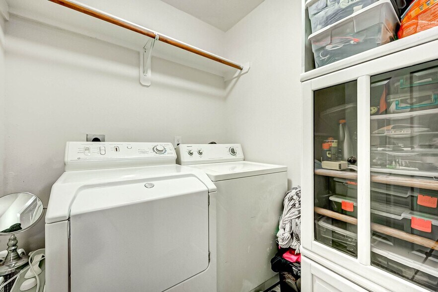 Building Photo - 1410 Greenway Village Dr