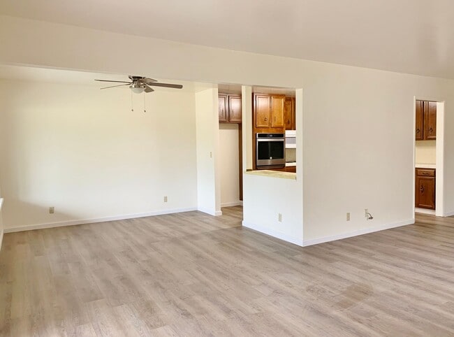 Building Photo - Quiet 2 Bedroom 2 Bathroom Townhouse in Ridgemark!!