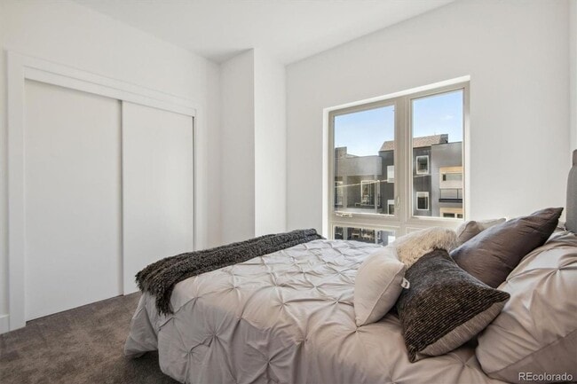 Building Photo - Brand New Build Townhome with Rooftop and ...
