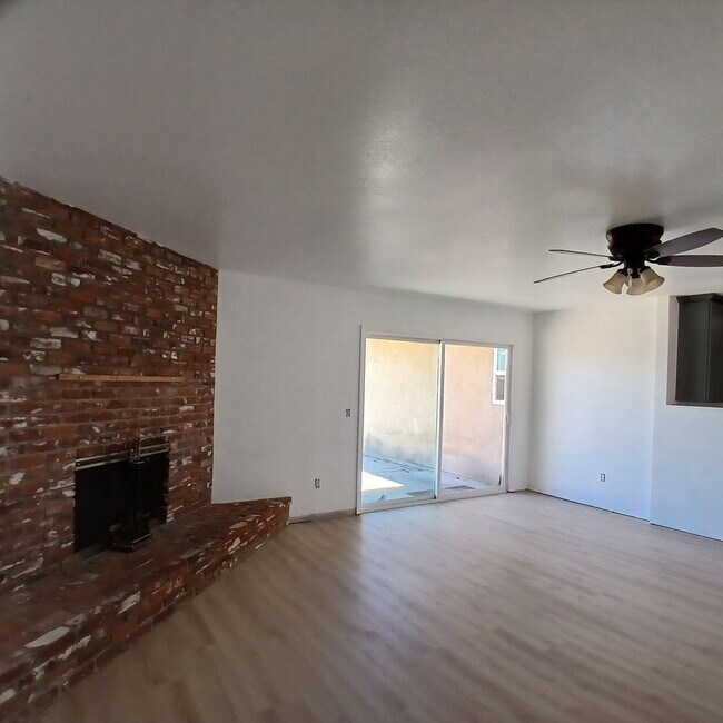 Building Photo - Spring Valley View Home