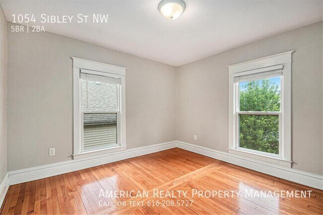 Building Photo - 1054 Sibley St NW