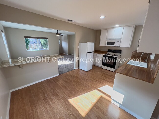 Building Photo - AVAILABLE NOW - Charming Home Just ½ Mile from Downtown Paso Robles - 2 Bed / 1 Bath