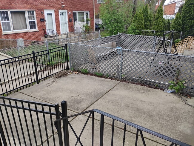 Building Photo - 9501 Sumac Rd