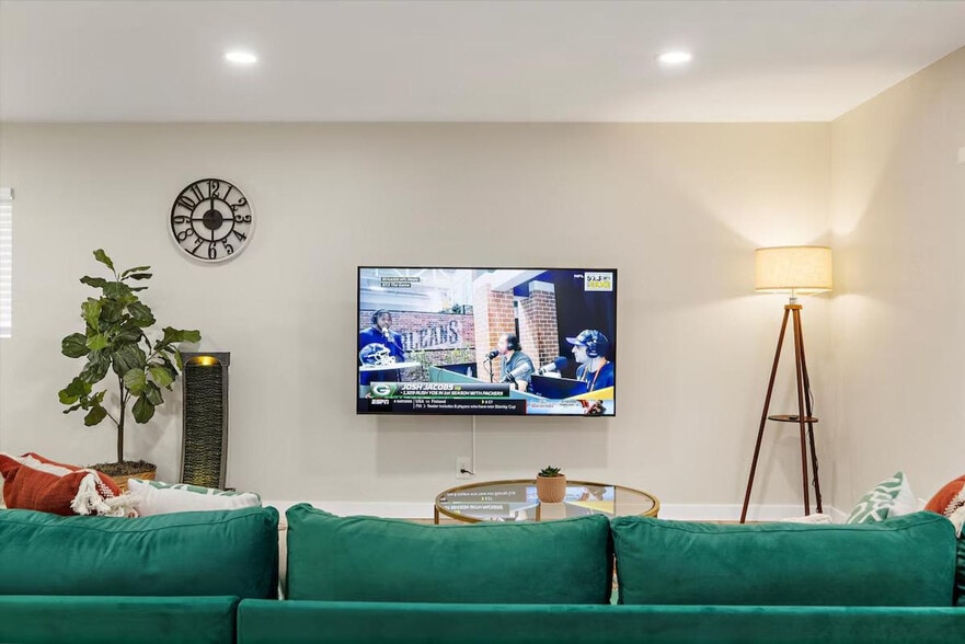 Building Photo - 2410 W Bruneau Pl