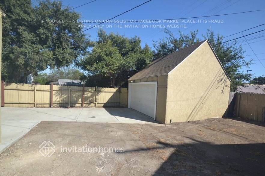 Building Photo - 604 W 105th St