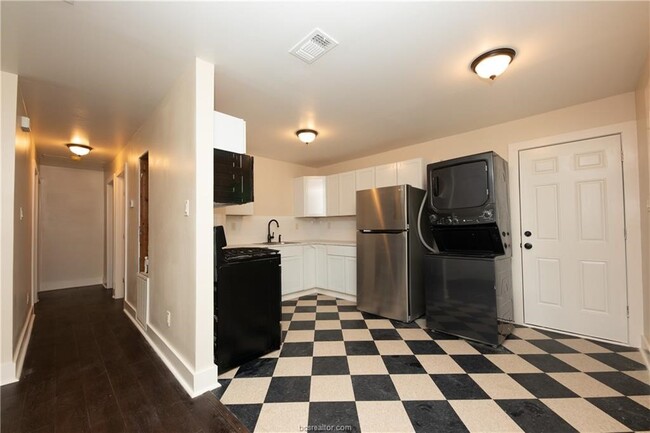 Building Photo - 535 Husk Ln