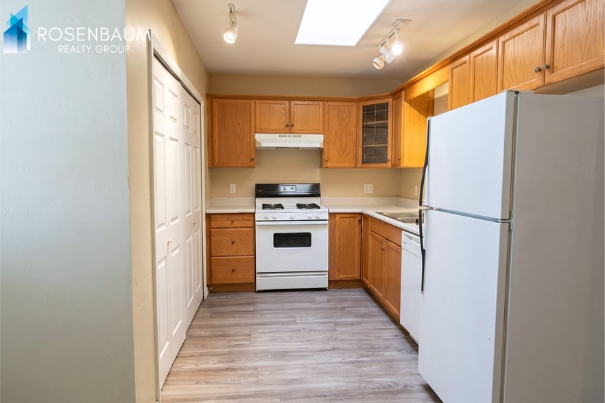 Building Photo - Charming and cozy 2-bedrooms, 2-baths apartment nestled in the heart of Prescott Valley!