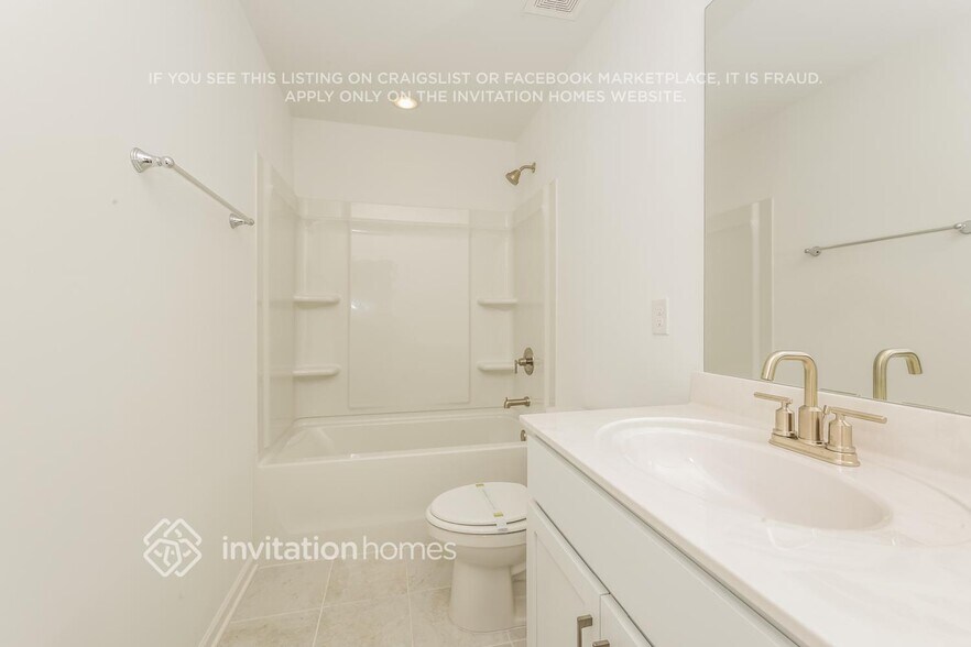 Building Photo - 833 Molly Ln
