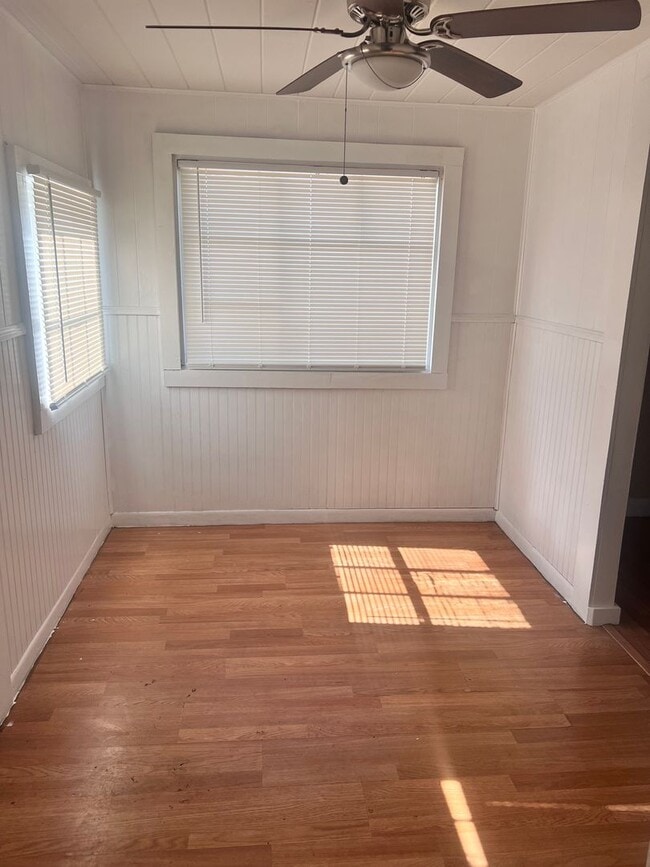 Building Photo - 337 Harding Ave.