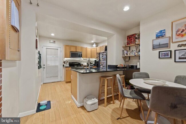 Building Photo - 1807 E Lombard St