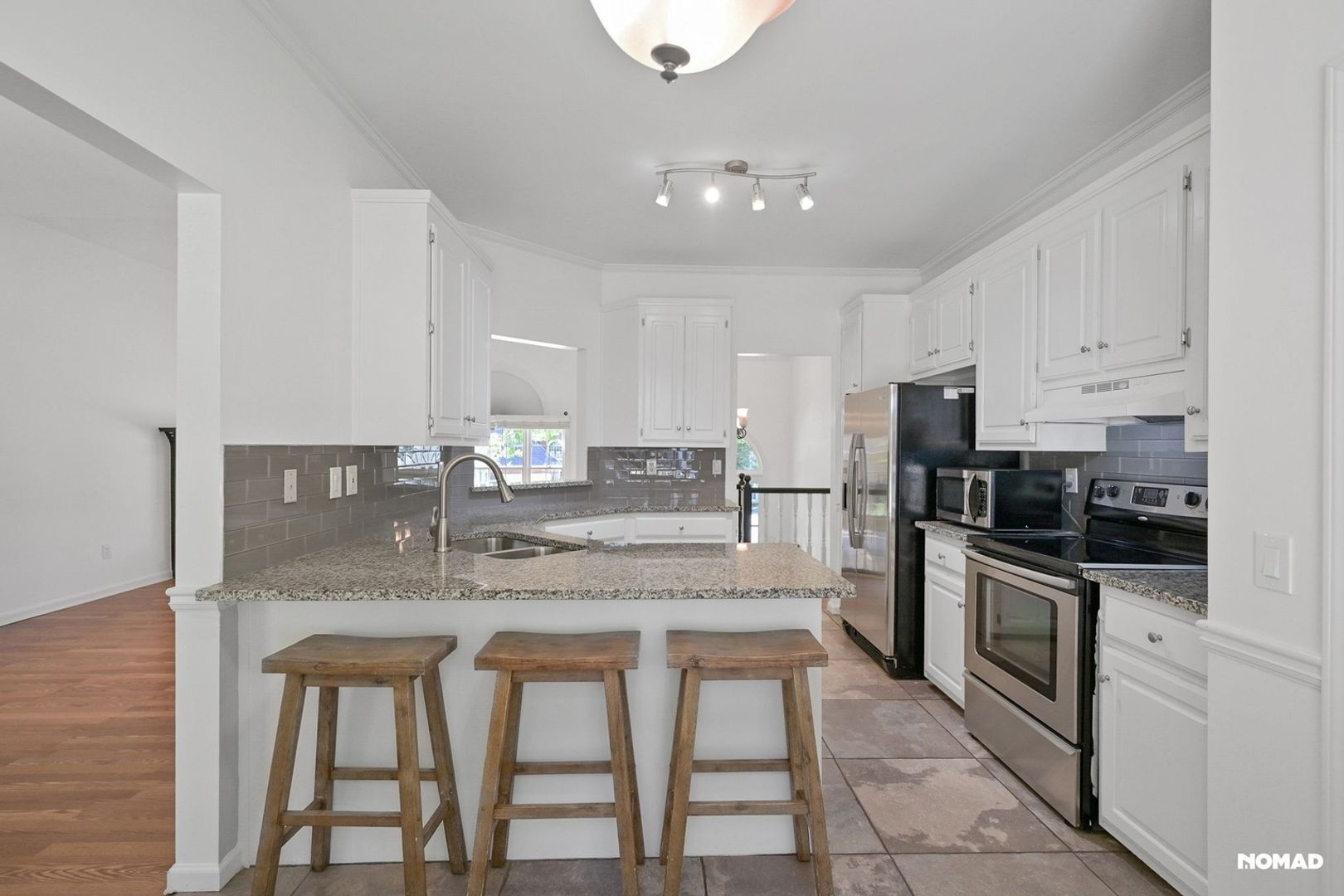 Building Photo - 875 Secret Cove Dr NE