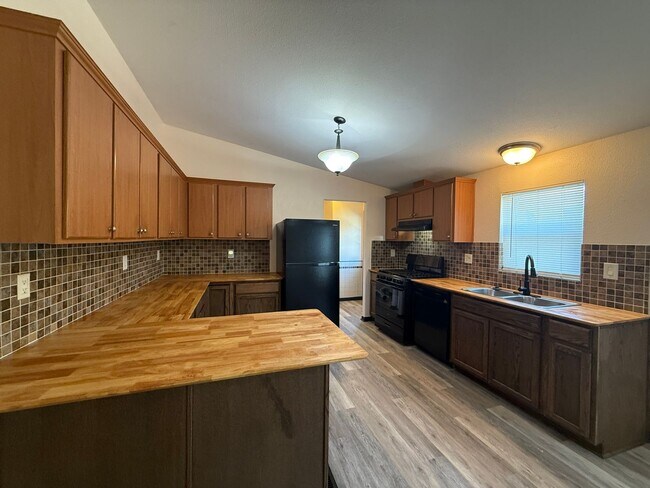 Building Photo - FR T L12795