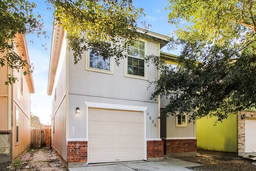 Building Photo - 4935 S Cancun