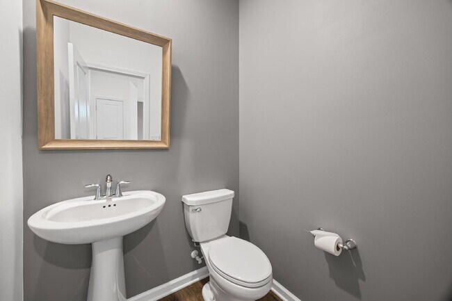 Building Photo - "Spacious 4-Bedroom Home Located In Desira...