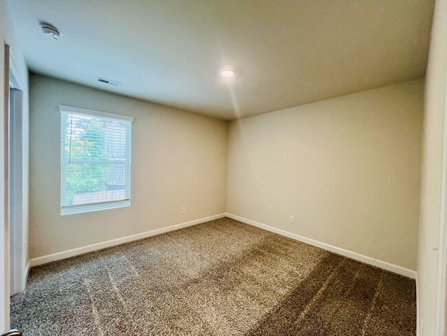 Building Photo - 3011 Lisburn St