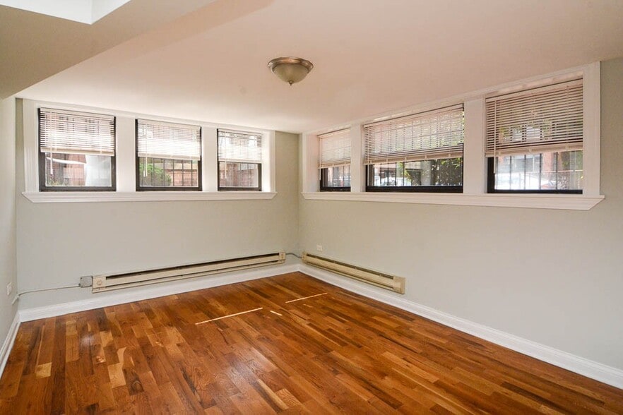 Building Photo - 4242 N Wolcott Ave