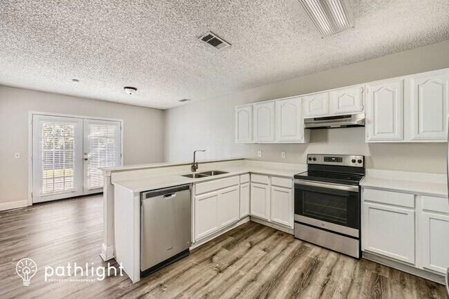 Building Photo - 401 Williams St